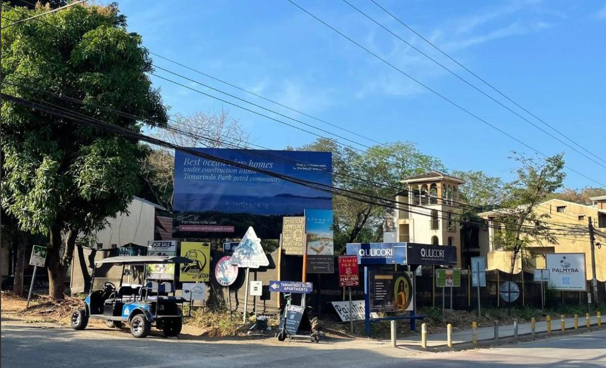 Denuncian contaminación visual en Playa Tamarindo, Costa Rica