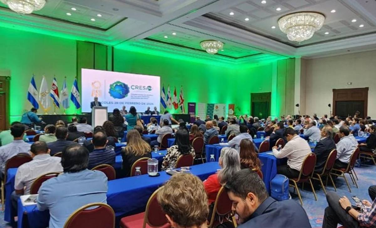 Industria de El Salvador analiza el camino de la sostenibilidad ambiental en foro