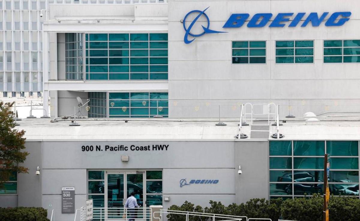 Boeing comienza a despedir a más de 2.200 trabajadores