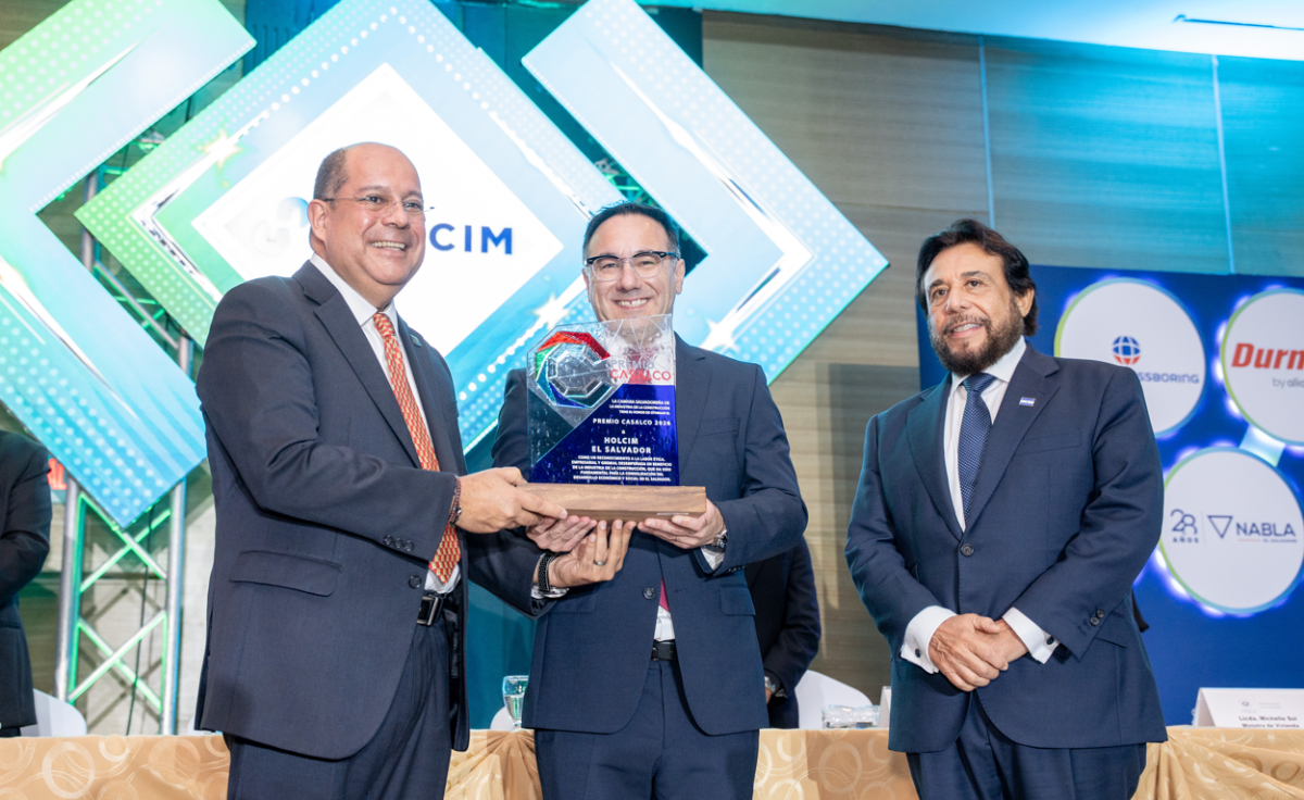 Holcim El Salvador recibe el Premio CASALCO 2025, máximo galardón de la construcción