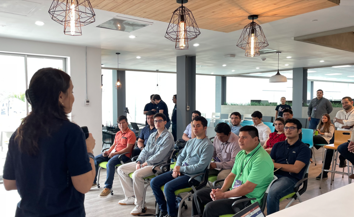 Impulsan la formación tecnológica en El Salvador con más de 700 becas