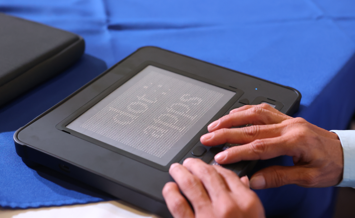 Presentan primera tablet que permite la traducción a braille en Centroamérica