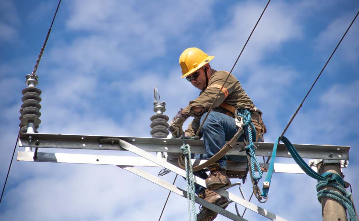 AES CLESA invierte casi US$2 millones para fortalecer la red eléctrica de El Salvador
