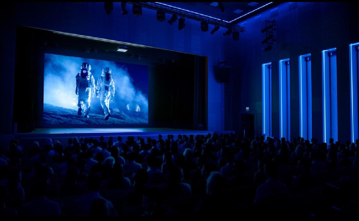 Las películas de Warner Bros. seguirán en los cines, asegura Netflix