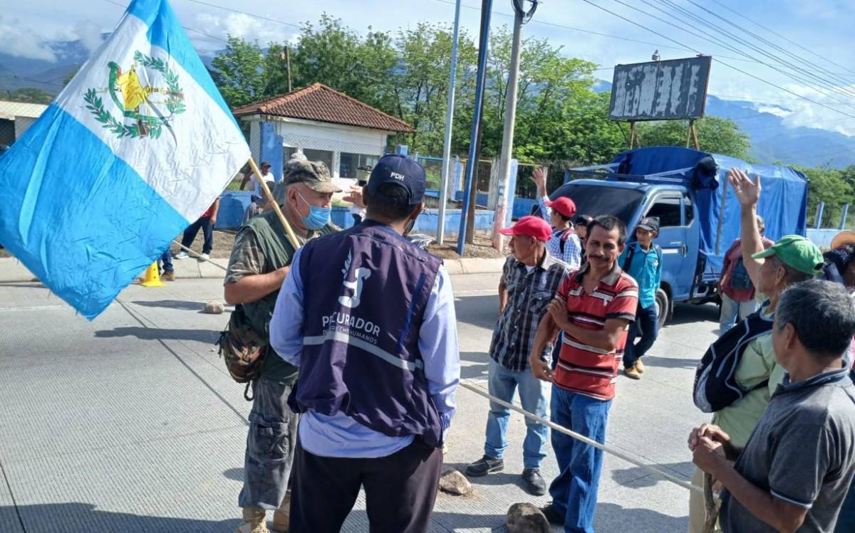 Bloqueos de veteranos afectan transporte y comercio en Guatemala