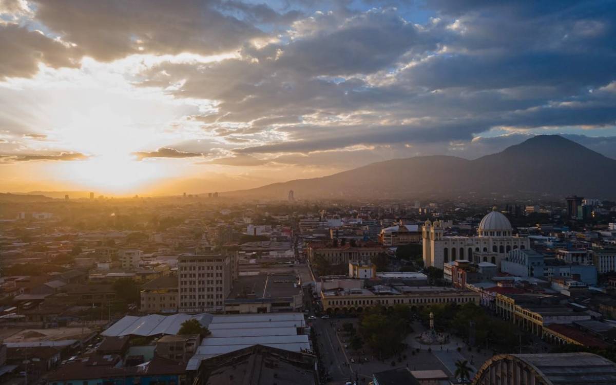 Economía de El Salvador crecería de 3,5 % a 4 % en 2024, el mayor nivel en 30 años