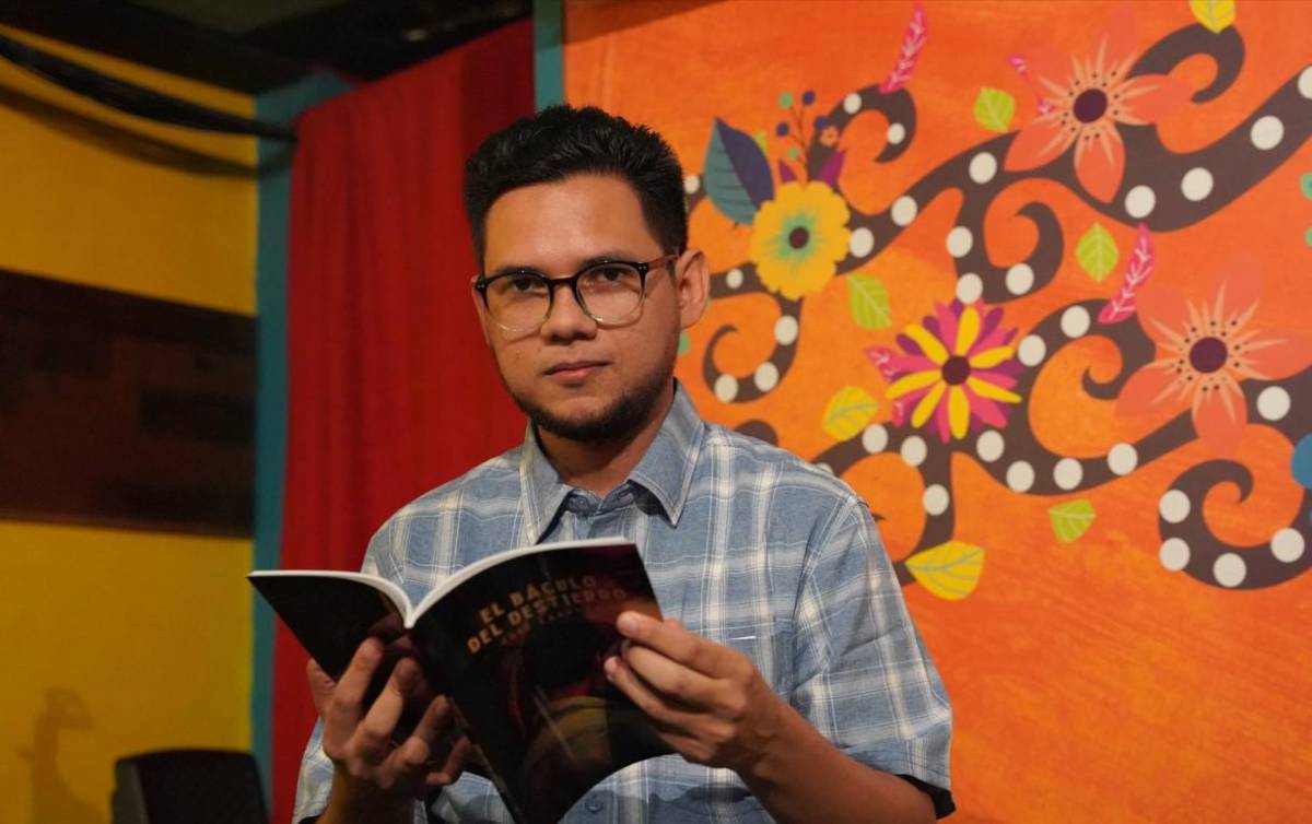 ‘El báculo del destierro’, un poemario que relata exilio de nicaragüenses
