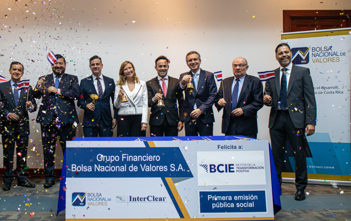 BCIE 'toca la campana' por histórica emisión de bonos sociales en Costa Rica