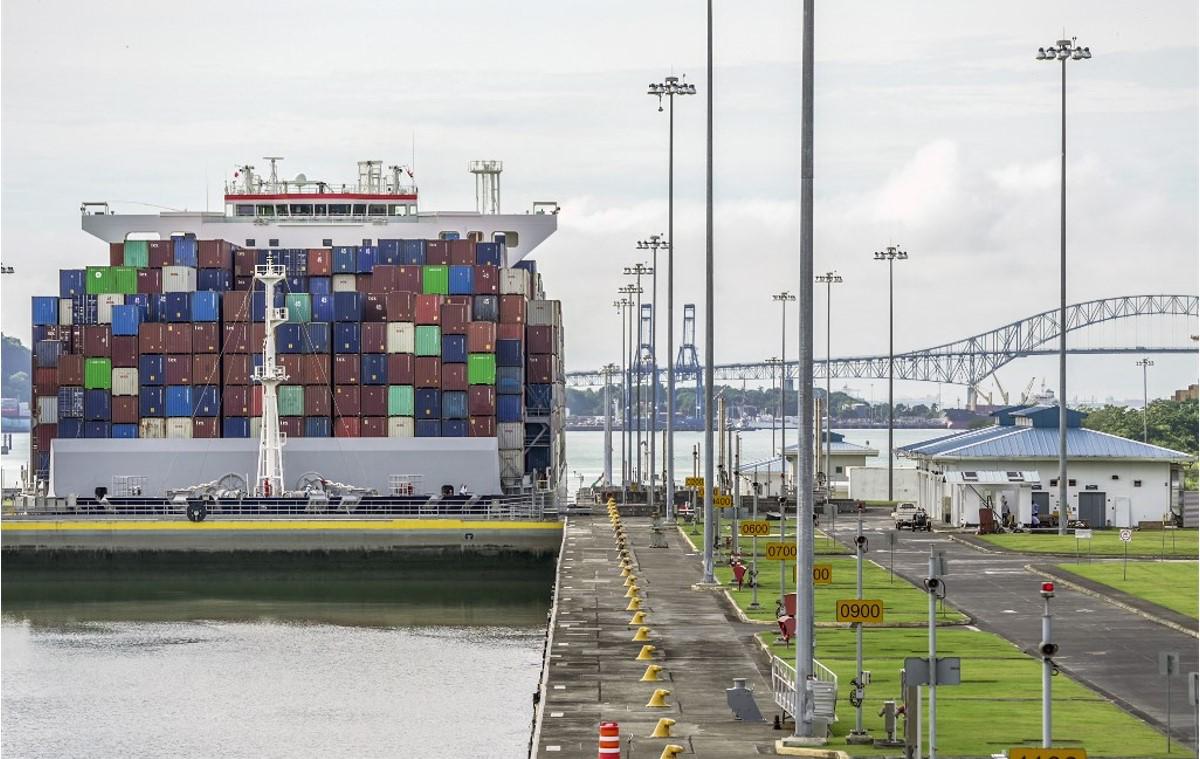 Panamá moviliza 56 % de la carga del comercio exterior de Centroamérica en primer semestre 2025