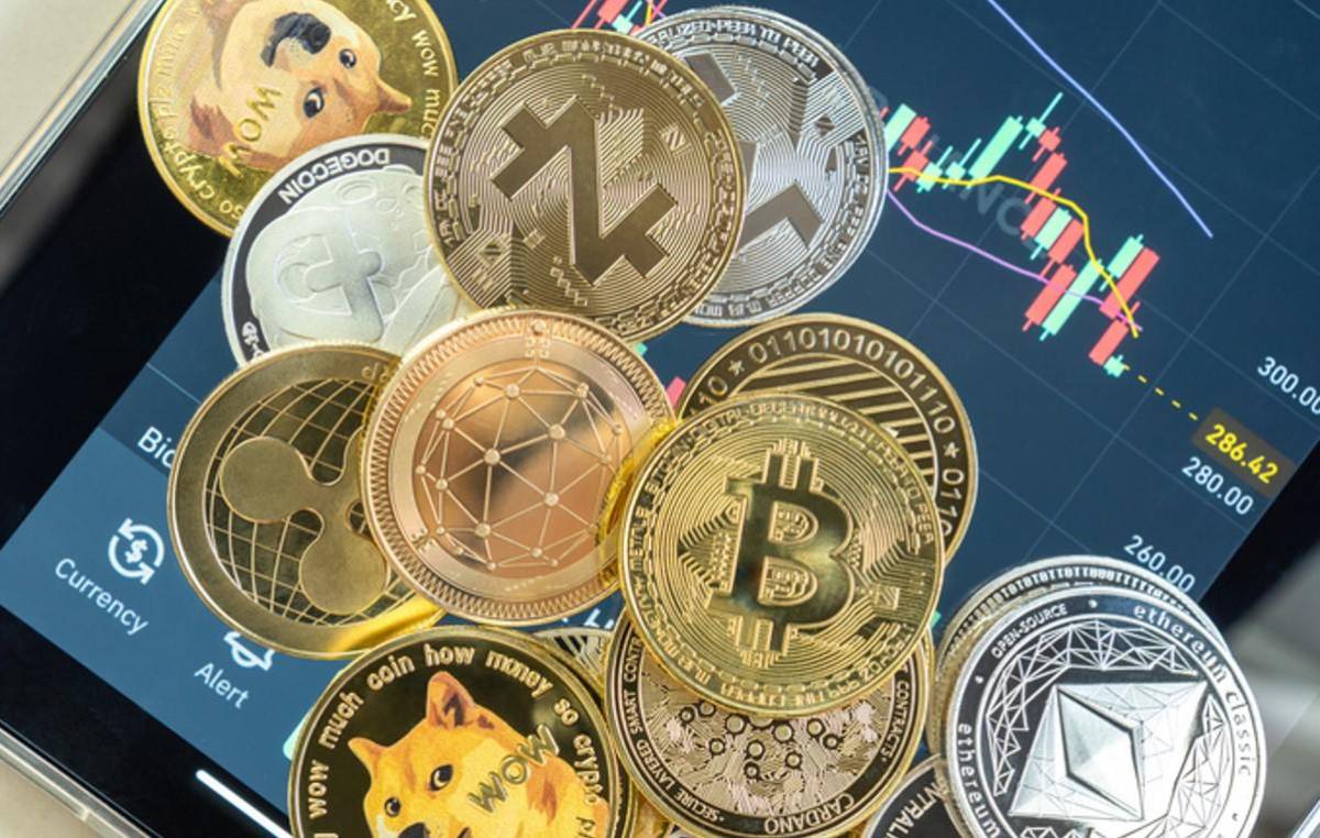 Precio del bitcoin tambalea un año después de la victoria de Donald Trump