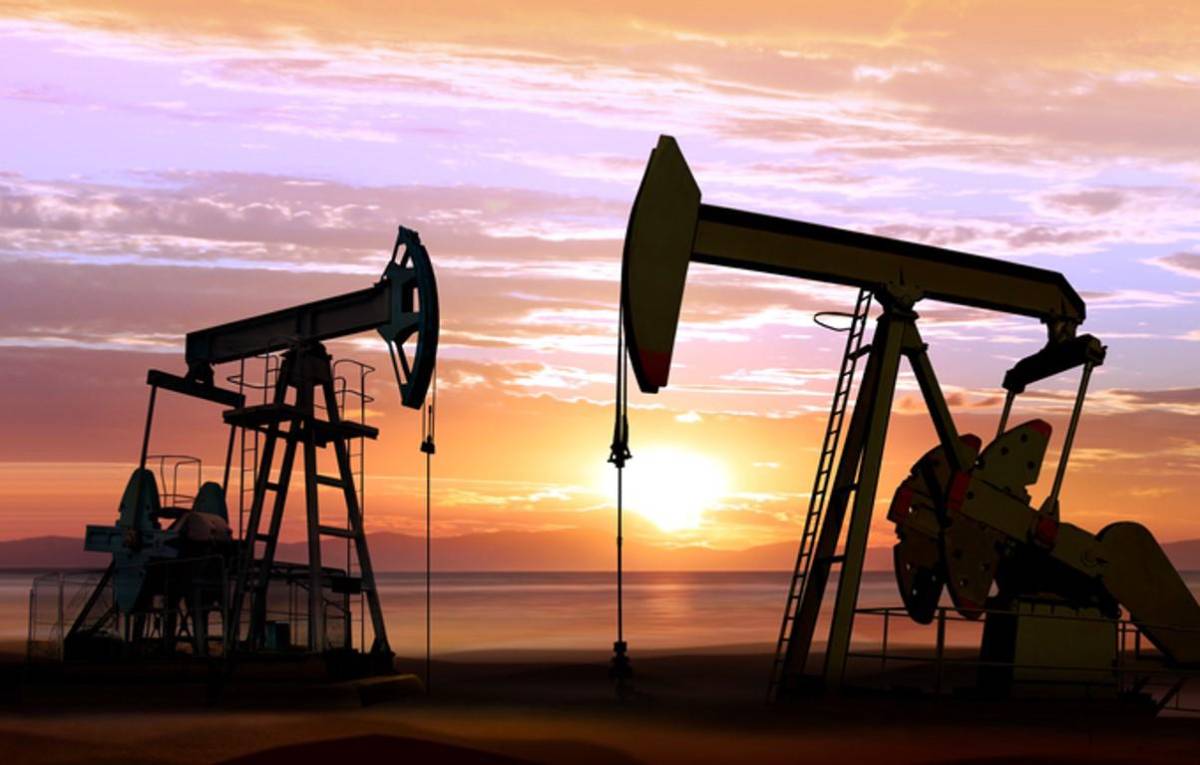 Precio del petróleo cae ante sorpresiva acumulación de inventarios