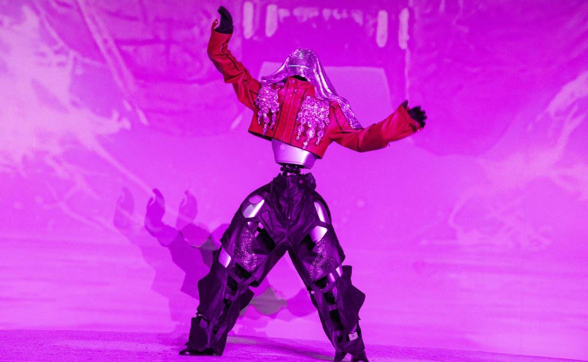 <i>Un robot humanoide realiza una coreografía de K-Pop durante la inauguración del Galaxy Robot Park en Seúl, Corea del Sur, el 15 de mayo de 2026. EFE/EPA/JEON HEON-KYUN</i>