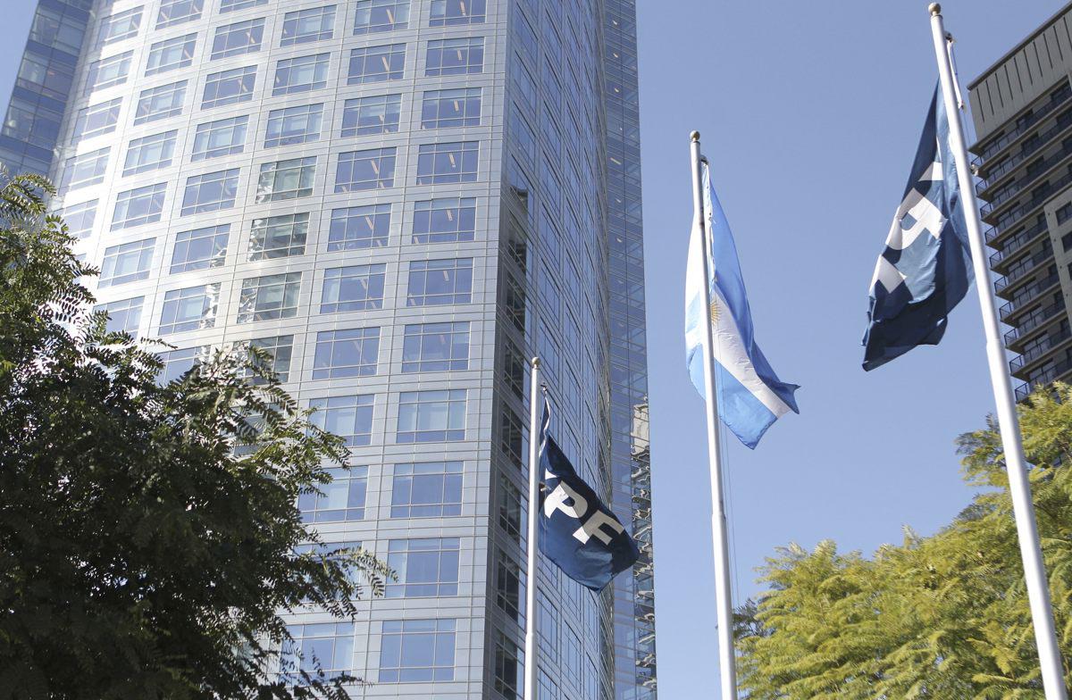 Justicia de EEUU ordena al estado argentino renunciar a su 51 % de la petrolera YPF