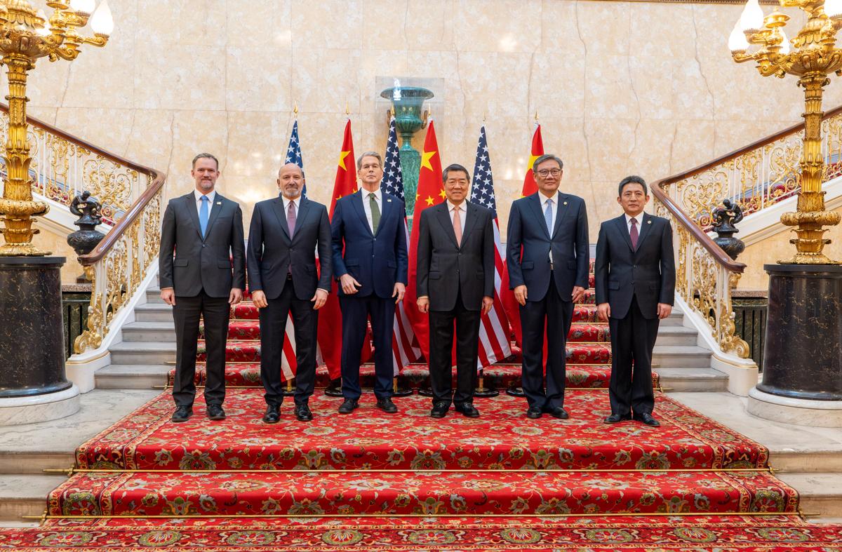 Donald Trump anuncia aranceles del 55 % a China, esto falta para el pacto comercial