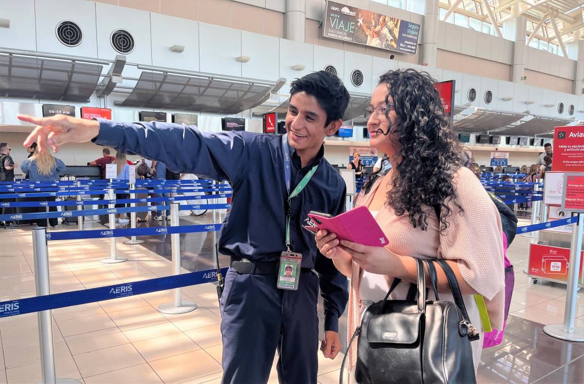 Llegada de turistas por vía aérea a Costa Rica registró caída del 7 % a febrero