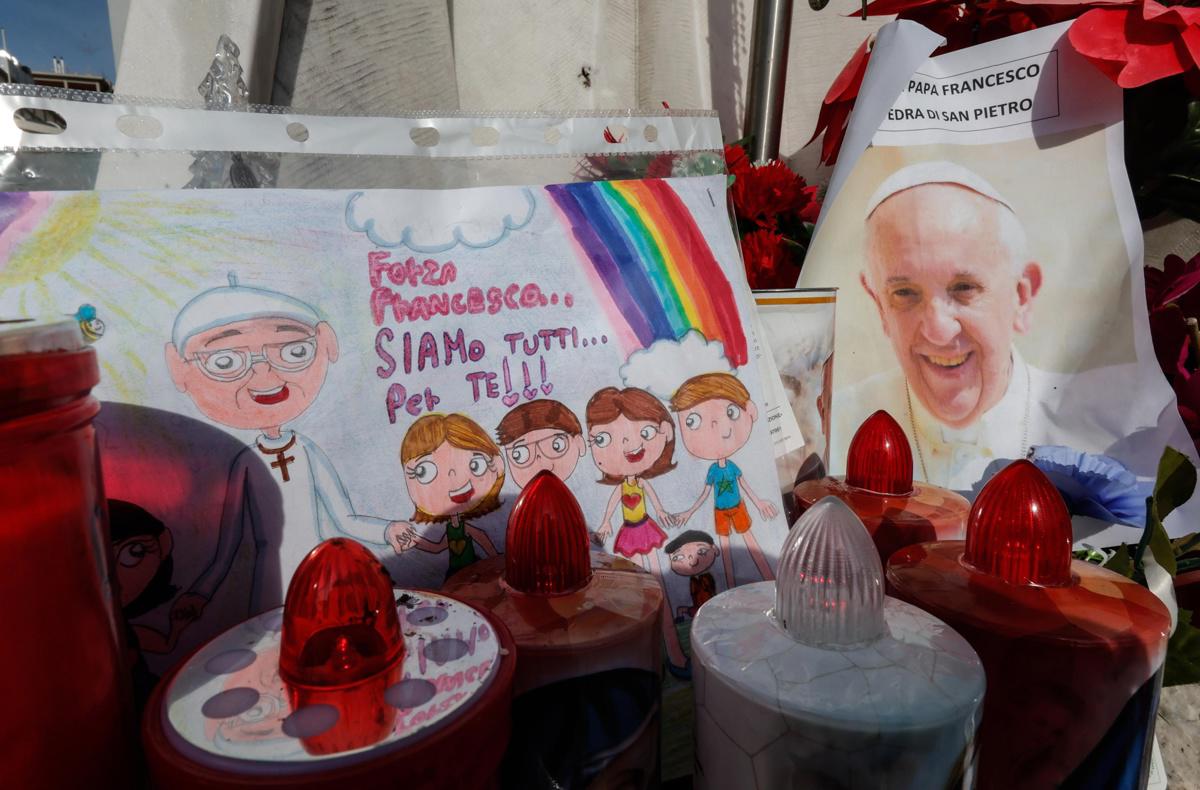 Salud del papa: sigue tratamiento en hospital, mientras el Vaticano organiza rezo