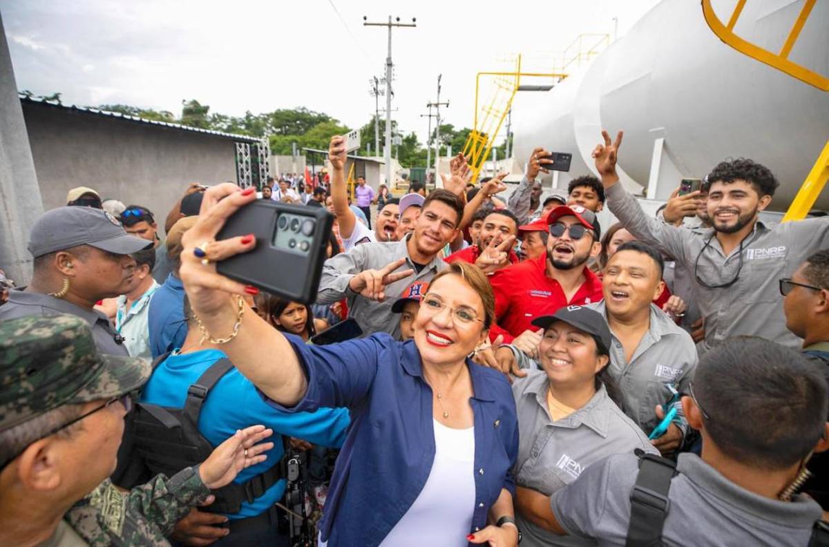 Xiomara Castro felicita a Kast y resalta que proceso democrático fortalece a los países