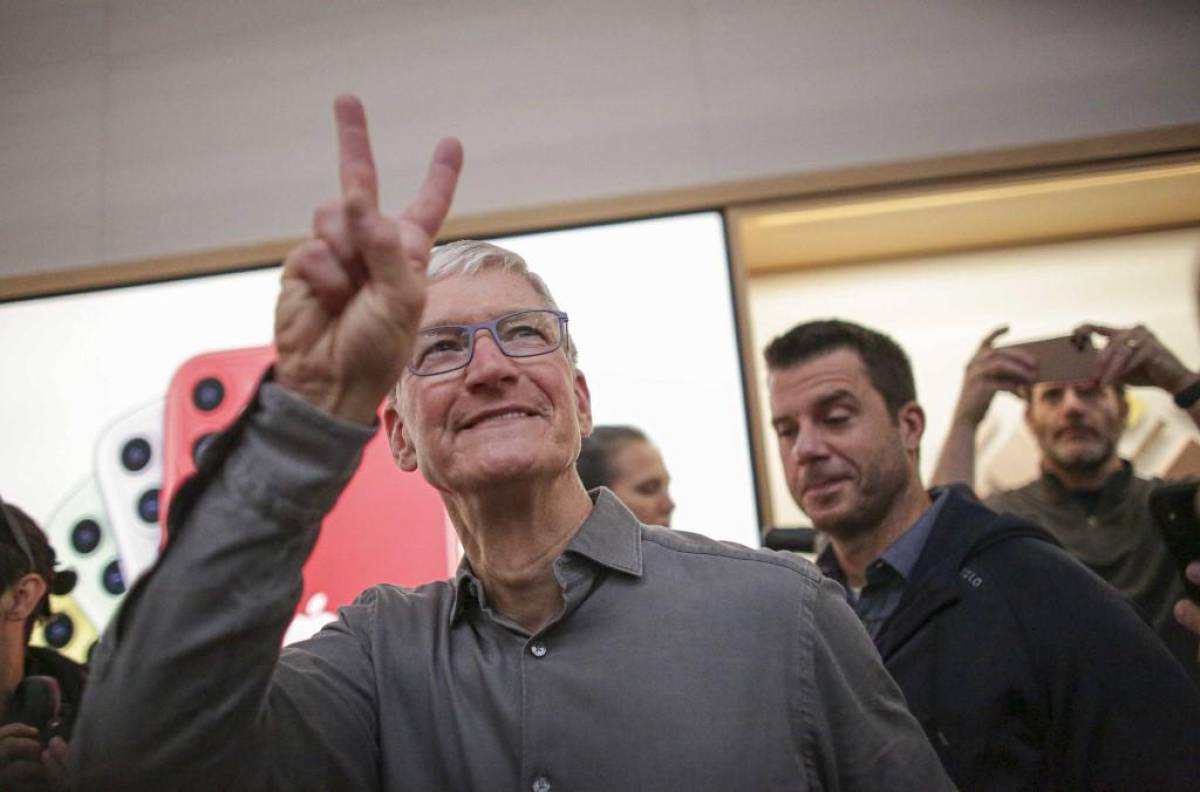 El salario del CEO de Apple, Tim Cook, se redujo un 36 %
