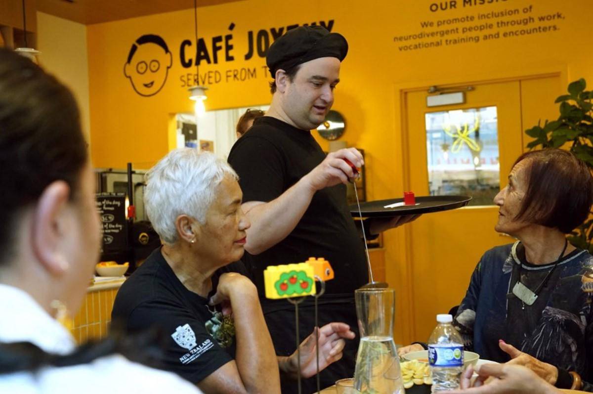 Restaurante inclusivo: Un café francés en Nueva York