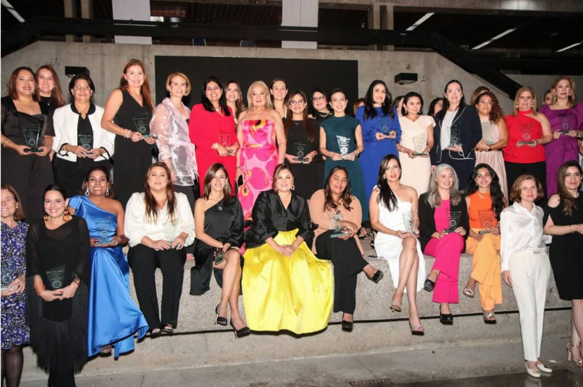 Reconocimiento mujeres que redefinen el liderazgo femenino en Centroamérica