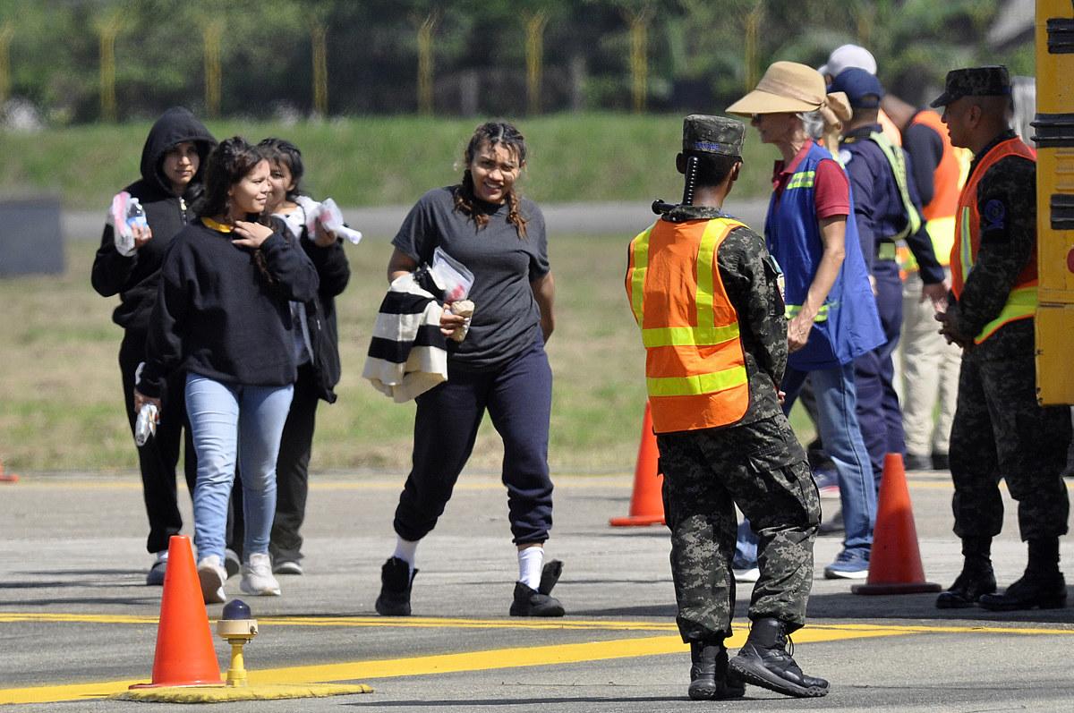 Más de 30 migrantes hondureños aceptaron el retorno voluntario financiado por EEUU