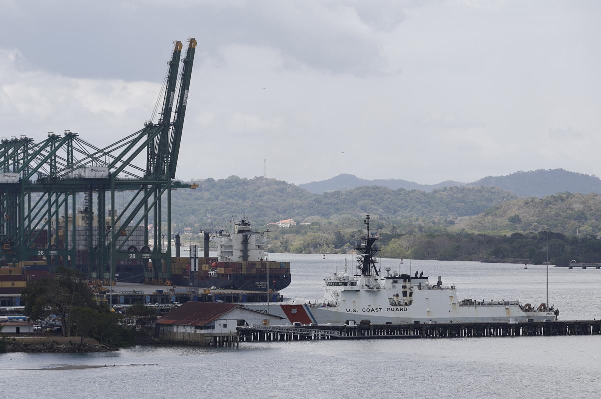 Presidente de Panamá tilda de deficiente la cooperación en seguridad en puertos del país