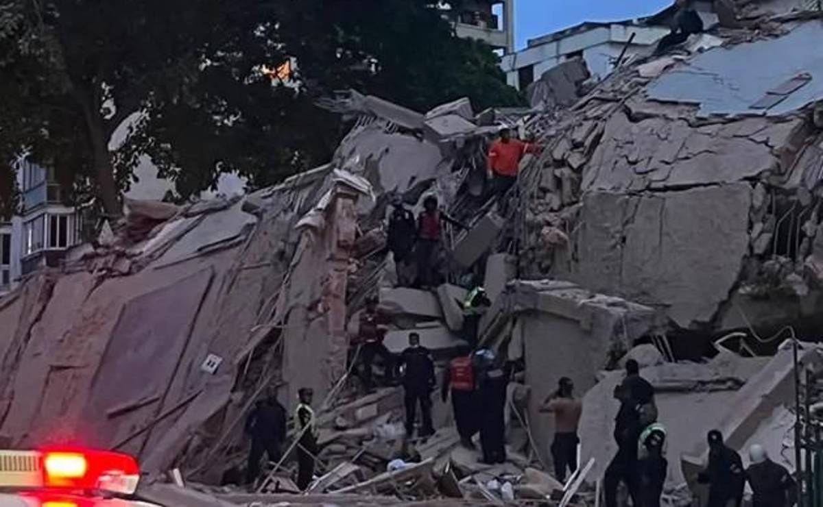 Varios edificios cedieron tras el fuerte estremecimiento que duró varios minutos. (Foto: DW/AFP)