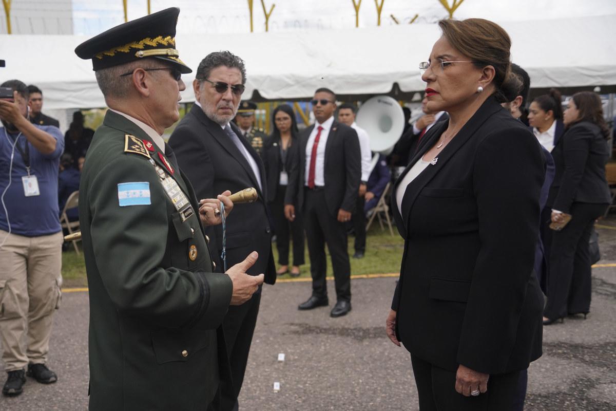 Presidenta hondureña destaca papel de Fuerza Aérea en defensa nacional y momentos críticos