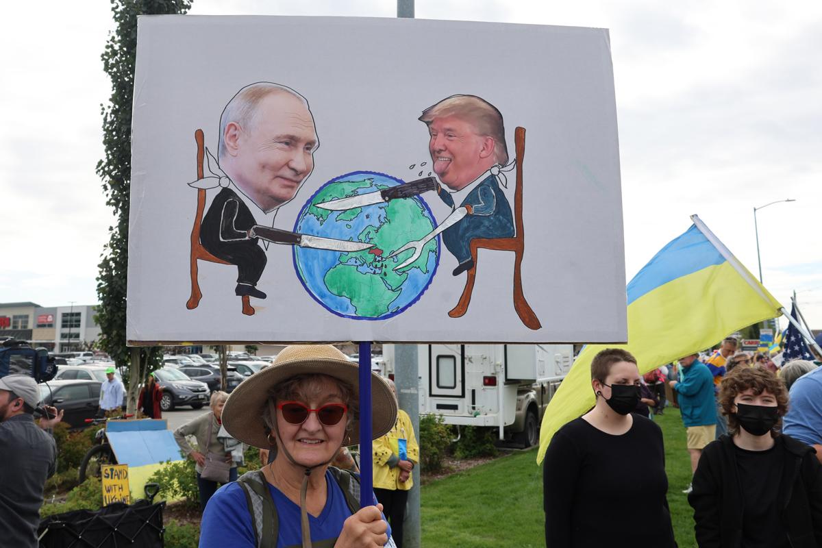 Trump viaja a la cumbre con Putin en Alaska acompañado de la cúpula de su Gabinete