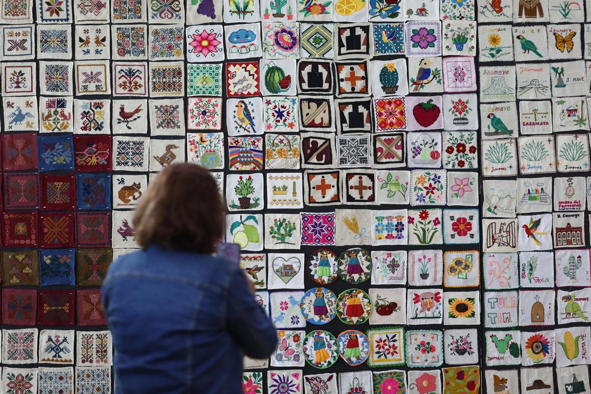 Récord Guinness reconoce a México por la exposición de bordados más grande del mundo