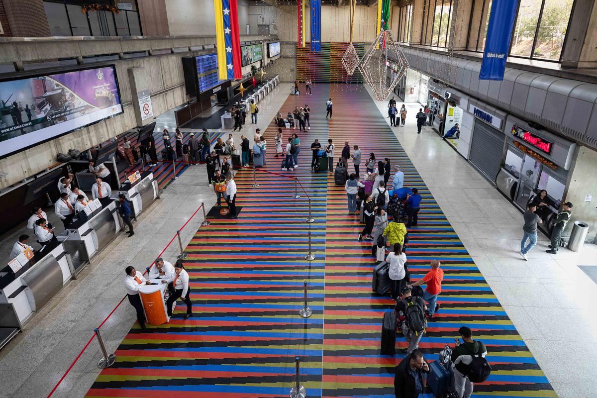 Principal aeropuerto de Venezuela opera con oferta reducida tras cancelaciones