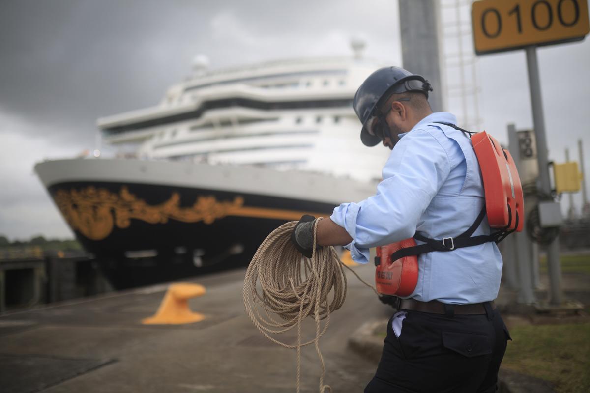 Crucero Disney Adventure, buque de mayor capacidad en cruzar el Canal de Panamá