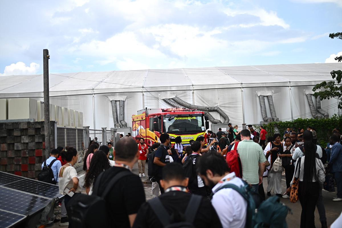 Un incendio obliga a evacuar la zona de negociaciones de la COP30 de Belém