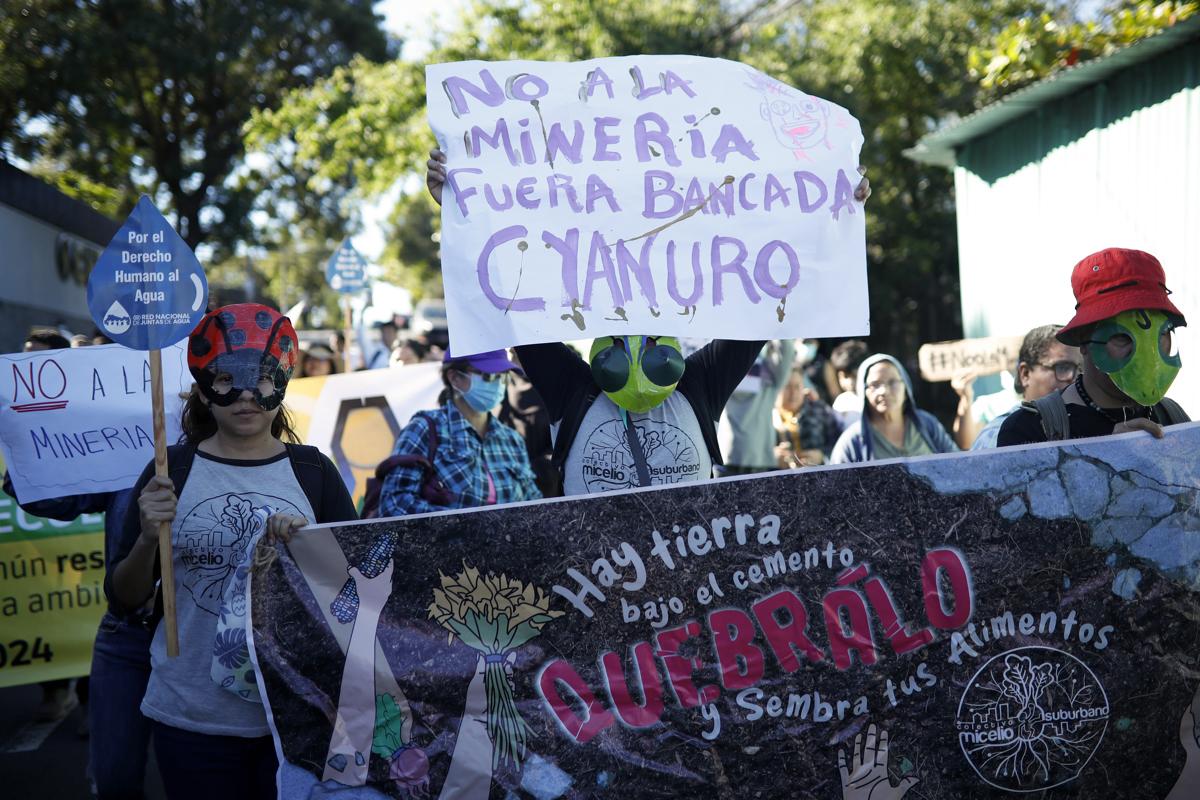 El Salvador: Iglesia católica lamenta decisión de permitir minería