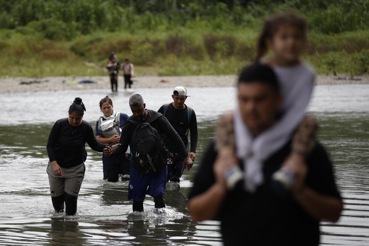 Panamá plantea a Colombia analizar el impacto ecológico de la migración en el Darién