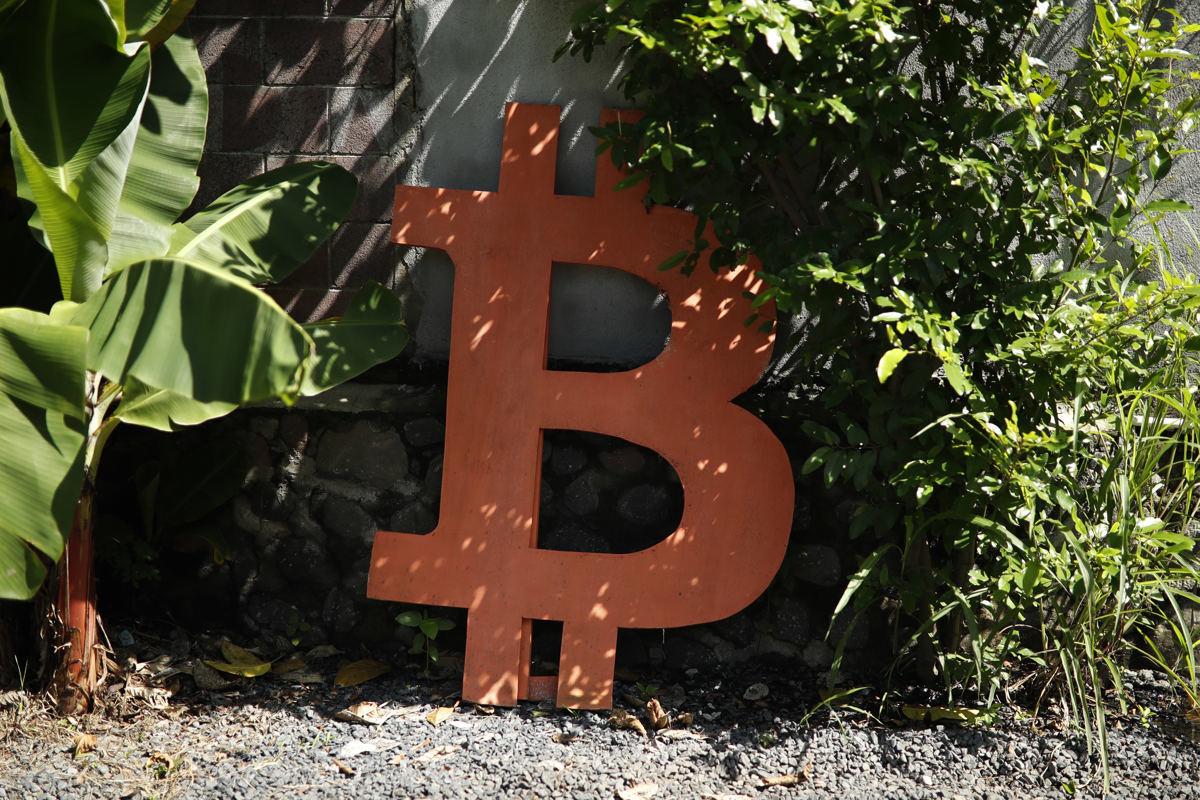 Bitcoin cae y cotiza por debajo de US$100.000 por primera vez desde junio