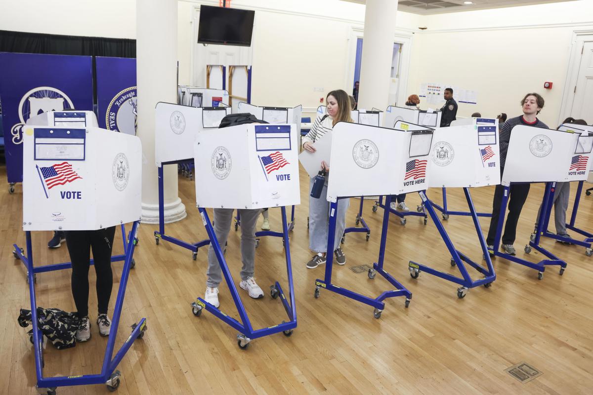 Estados Unidos vota en unos comicios insólitos