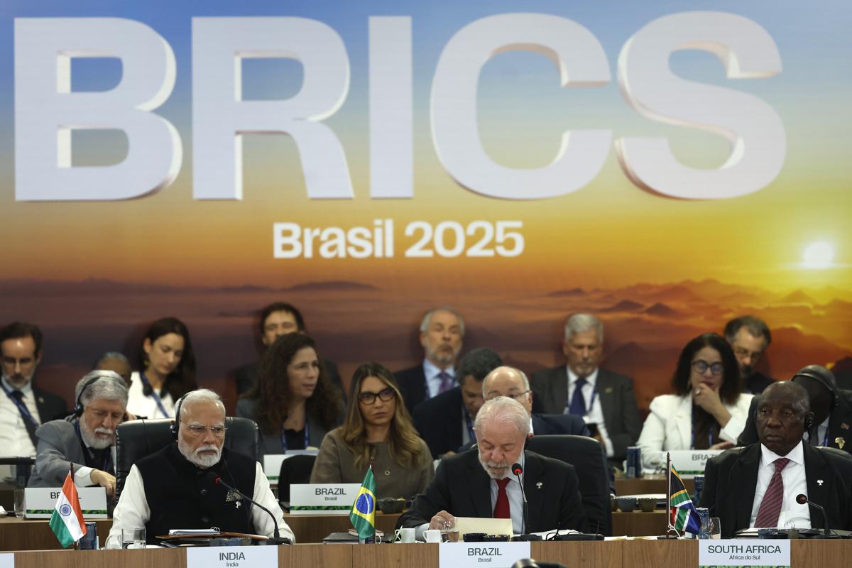 Trump advierte con poner un arancel adicional a países que se alineen con los BRICS