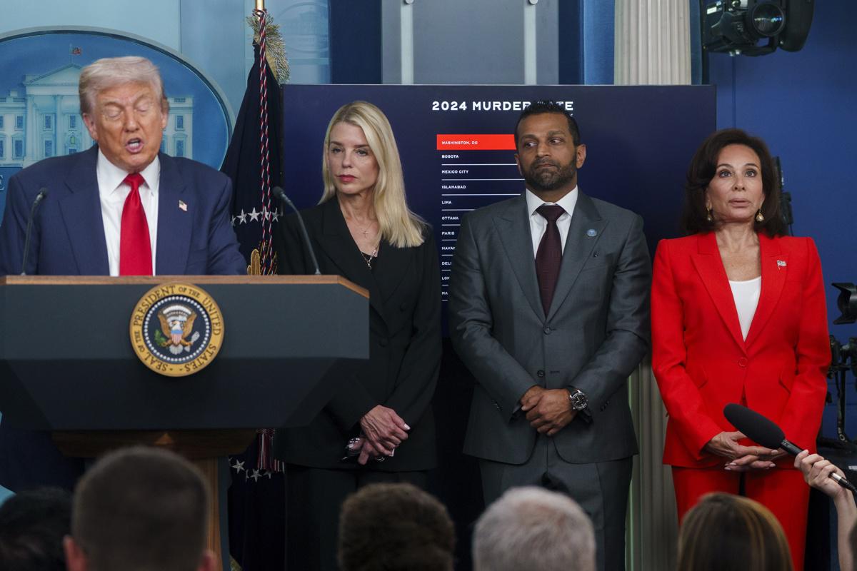 Trump aclara que NO impondrá aranceles al oro tras incertidumbre en los mercados