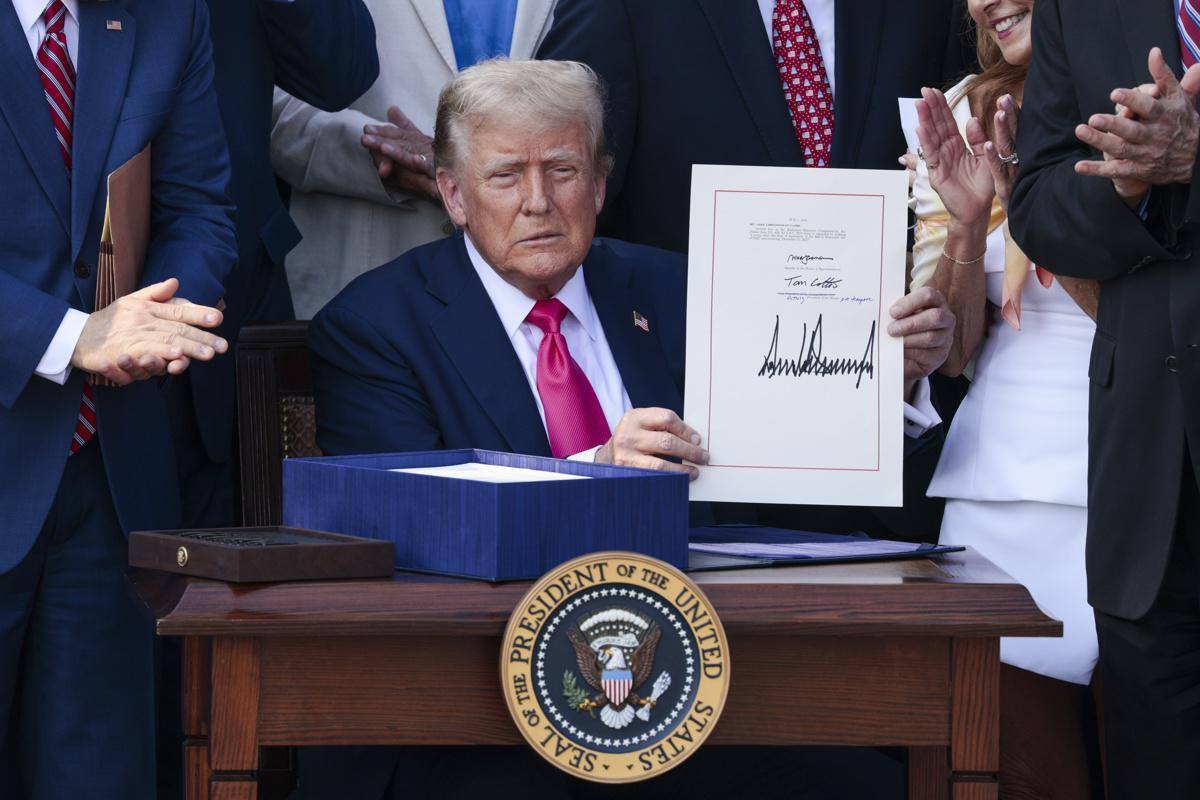 Trump dice que ley de recorte fiscal y presupuestario es su 'mayor victoria'