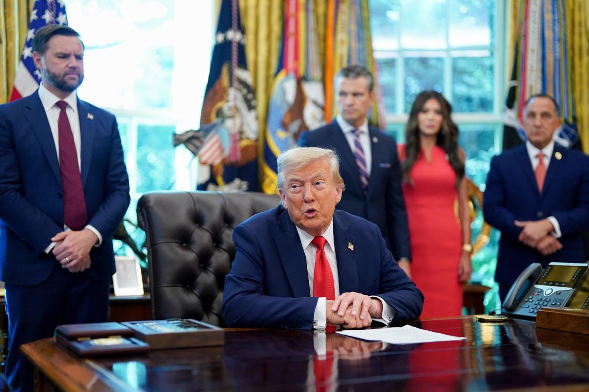 Gobierno de Trump interesado en entrar como accionista en grandes empresas de armamento, tras Intel