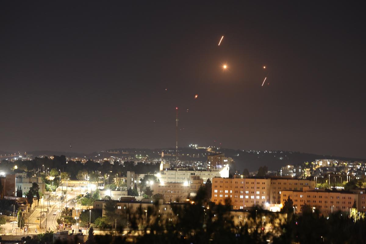 Contraataque de Irán deja más de 20 heridos y varias personas atrapadas en Israel