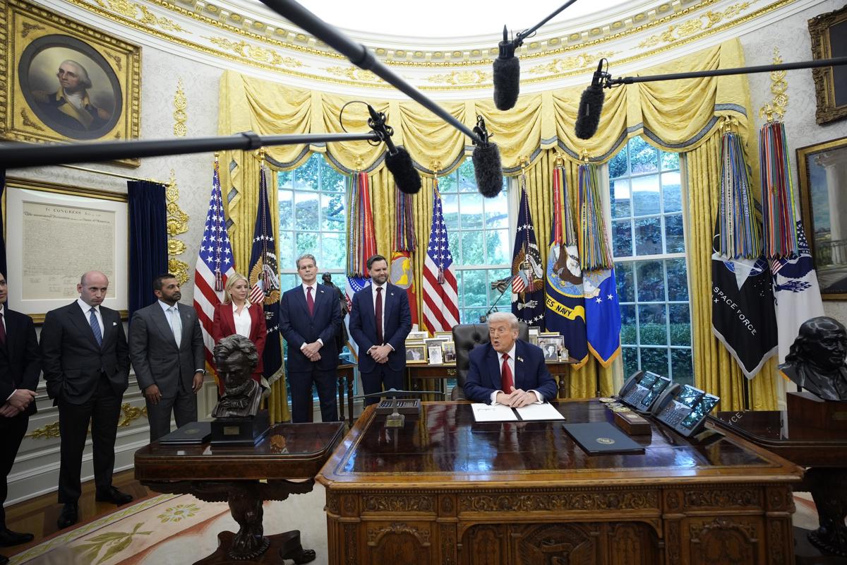Donald Trump amenaza con aranceles sustanciales a importaciones de muebles