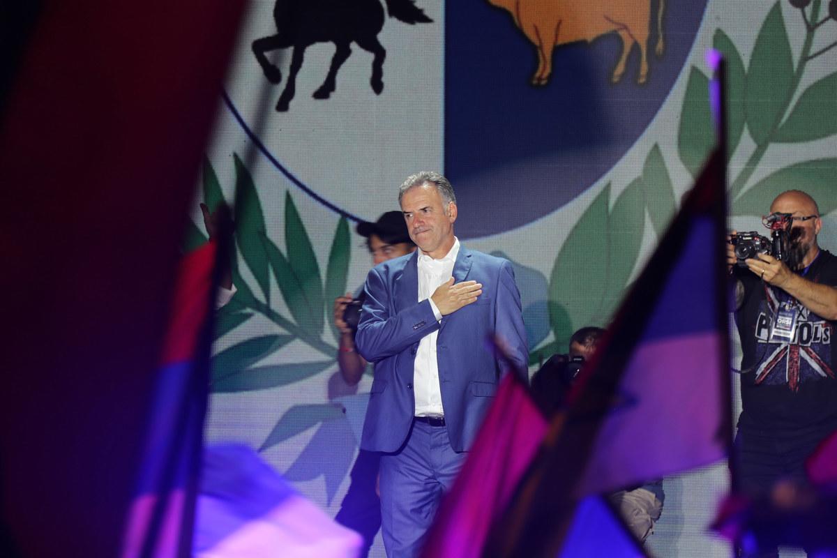 Uruguay: Yamandú Orsi es el nuevo presidente, Honduras y Guatemala lo felicitan