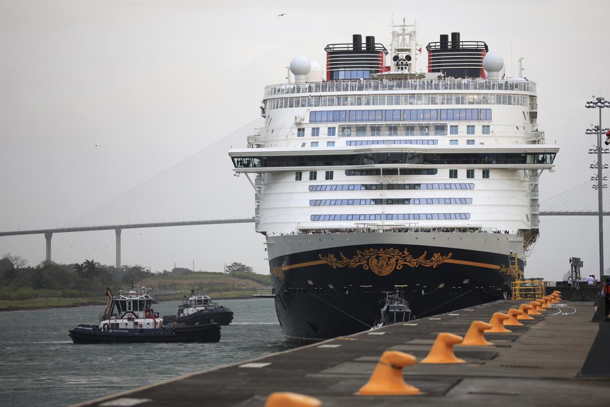 Crucero Disney Adventure, buque de mayor capacidad en cruzar el Canal de Panamá