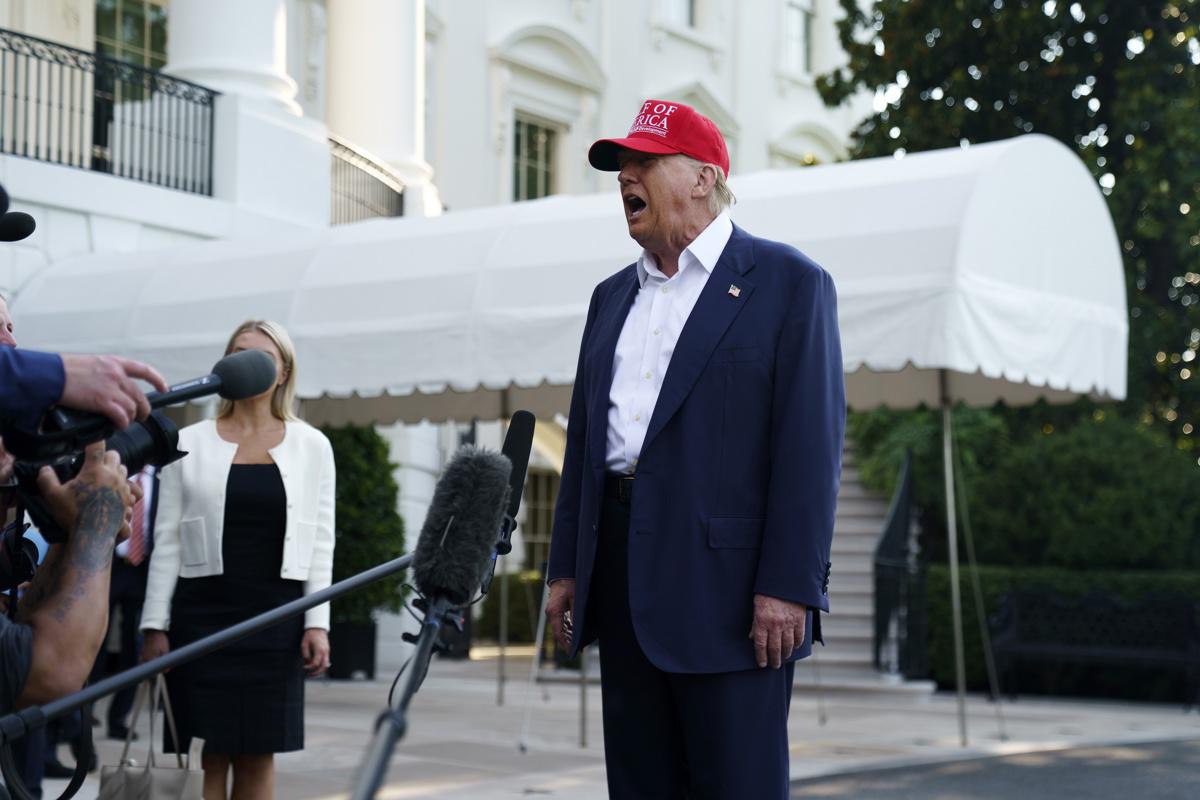 Aprueban polémico plan fiscal de Donald Trump