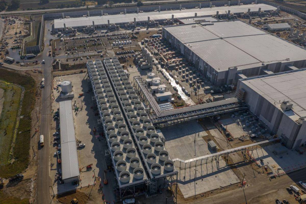 Microsoft prepara el centro de datos de IA 'más potente' del mundo y duplica su inversión