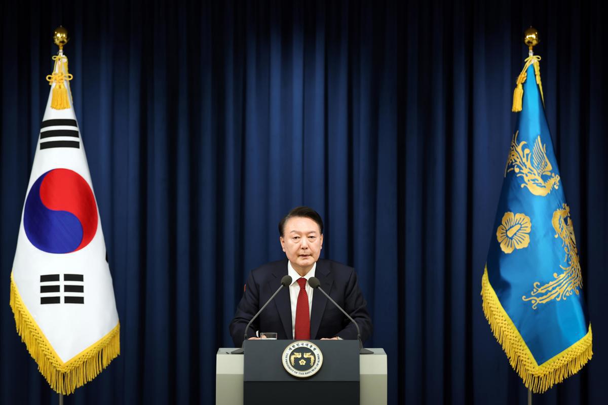 Ley marcial en Corea del Sur castiga al won y la cotización de Samsung