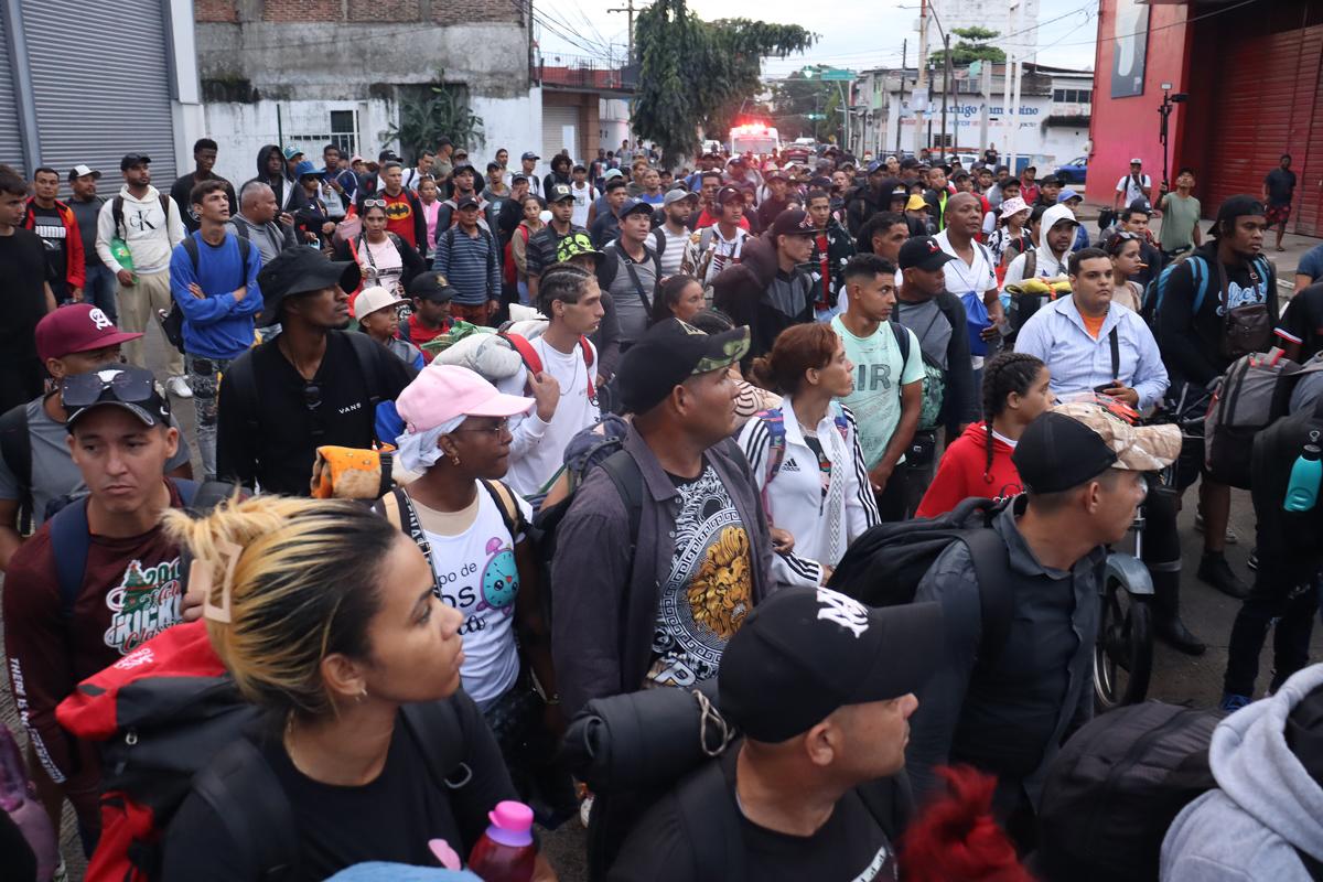 Caravana migrante parte del sur de México pero ya no busca llegar a EEUU