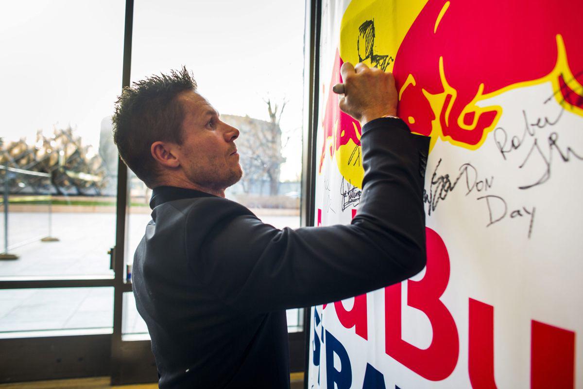 Red Bull homenajea al paracaidista fallecido Felix Baumgartner